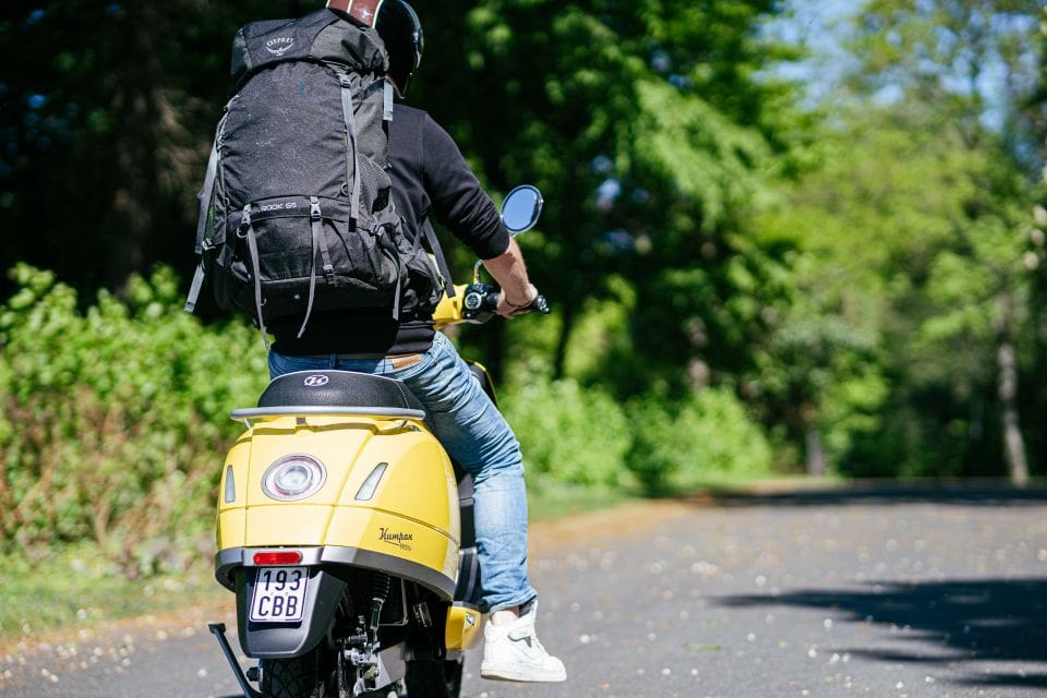 Mag ik zonder kenteken op een brommer rijden? Alpina